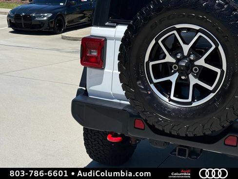 Used 2024 Jeep Wrangler Unlimited Rubicon AWD/4WD image 14