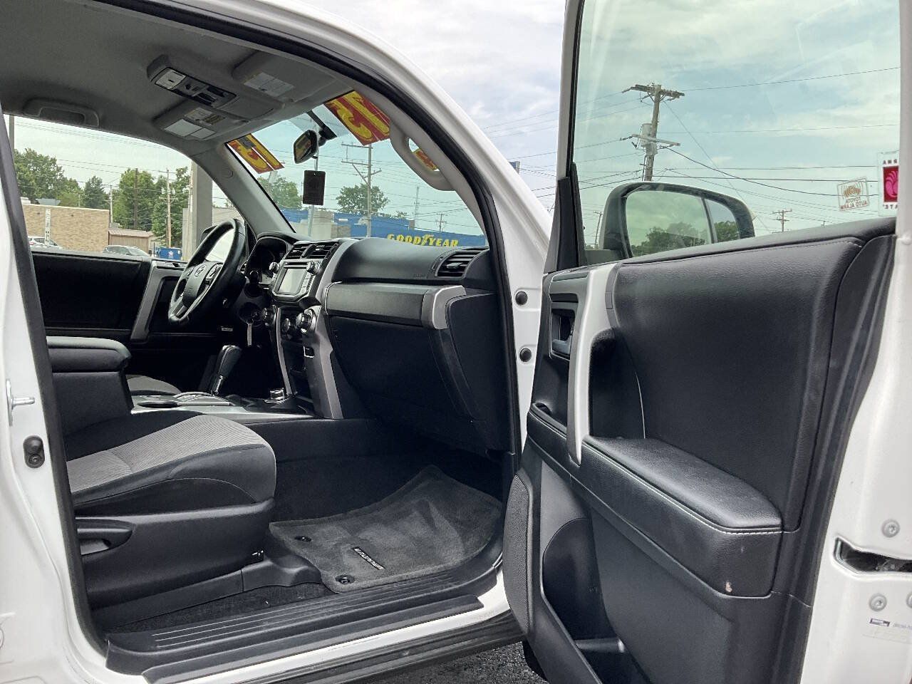 Used 2015 Toyota 4Runner SR5 w/ Four Season Floor Mat Package AWD/4WD image 30