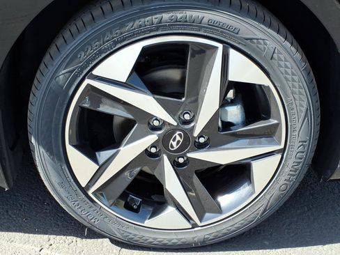 Used 2023 Hyundai Elantra Limited image 9