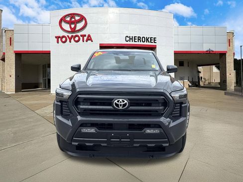 Used 2025 Toyota Tacoma SR5 image 2