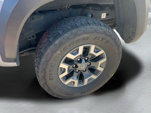 Used 2020 Toyota Tacoma TRD Off-Road w/ Technology Package AWD/4WD image 23