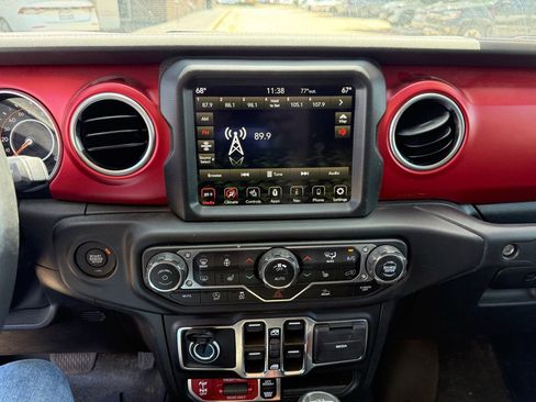 Used 2023 Jeep Gladiator Rubicon w/ LED Lighting Group AWD/4WD image 15