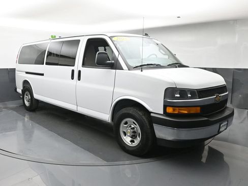 Used 2025 Chevrolet Express 3500 LT w/ LT Preferred Equipment Group RWD image 2