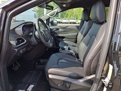 New 2026 Chrysler Voyager LX FWD image 10