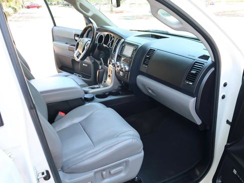 Used 2016 Toyota Sequoia Platinum RWD image 23