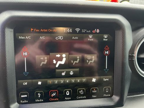 Used 2019 Jeep Wrangler Unlimited Sahara image 16