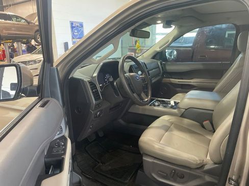 Used 2020 Ford Expedition Max XLT w/ Equipment Group 202A AWD/4WD image 11