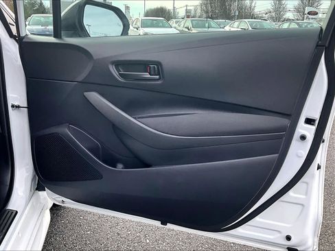 Used 2025 Toyota Corolla LE w/ LE Premium Package image 12