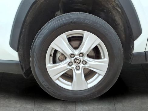 Used 2021 Toyota RAV4 XLE AWD/4WD image 9