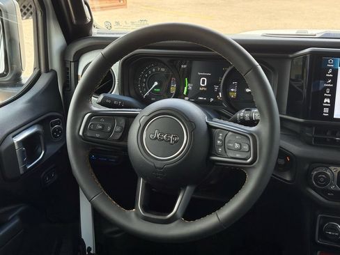 Used 2024 Jeep Wrangler Unlimited AWD/4WD image 22