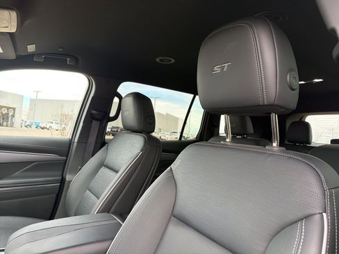 Certified 2025 Buick Enclave Sport Touring image 10