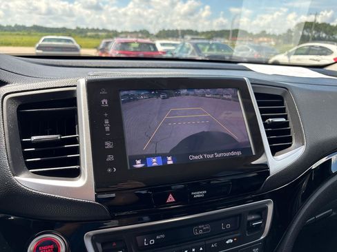Used 2018 Honda Pilot Touring image 16