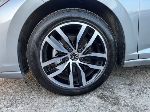 Used 2025 Volkswagen Jetta SE image 32