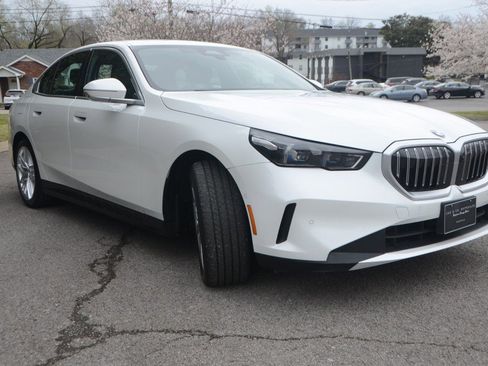 Used 2025 BMW 530i xDrive 530i xDrive (MSRP $65,150) image 9