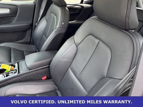 Certified 2025 Volvo XC40 B5 Plus AWD/4WD image 29