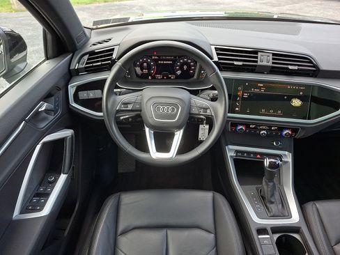 Used 2023 Audi Q3 2.0T Premium w/ 19" Wheel Package AWD/4WD image 11