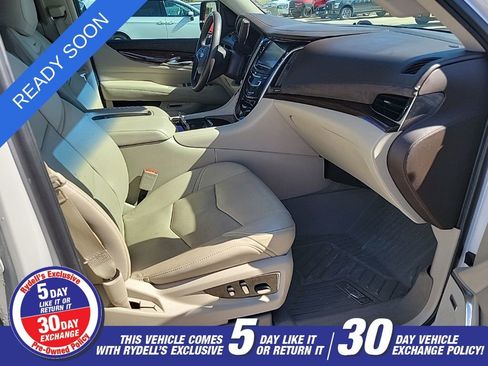 Used 2017 Cadillac Escalade Premium Luxury AWD/4WD image 12