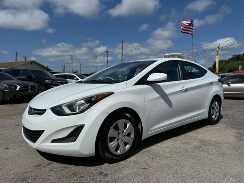 Used 2016 Hyundai Elantra SE image 1