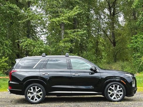Used 2021 Hyundai Palisade Limited w/ Cargo Package AWD/4WD image 2