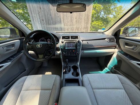Used 2016 Toyota Camry LE FWD image 7