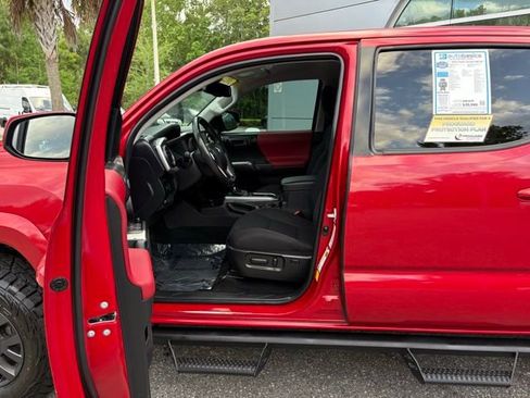Used 2022 Toyota Tacoma SR5 RWD image 11