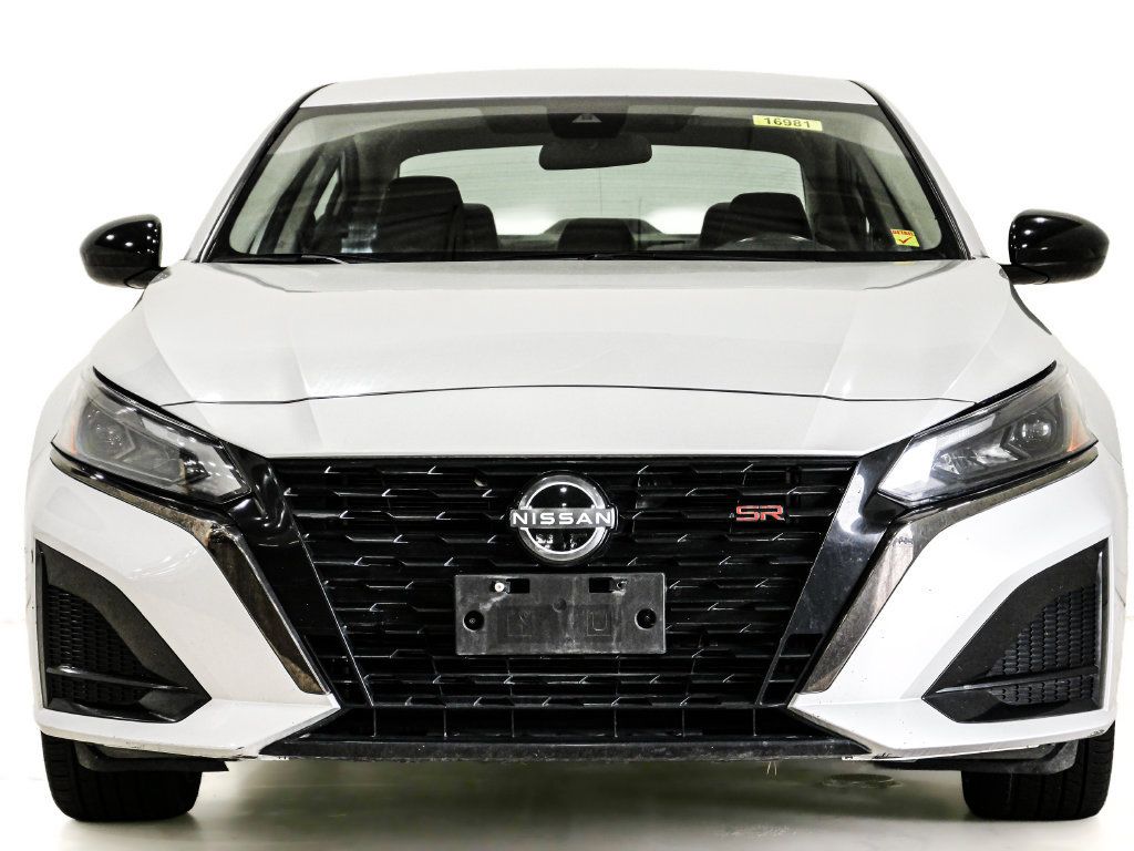 Used 2024 Nissan Altima 2.5 SR FWD image 2