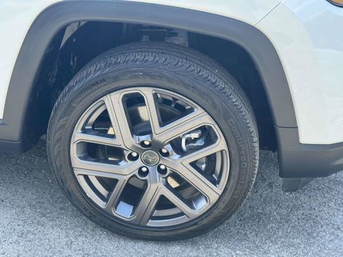 Used 2026 Jeep Compass Limited AWD/4WD image 9