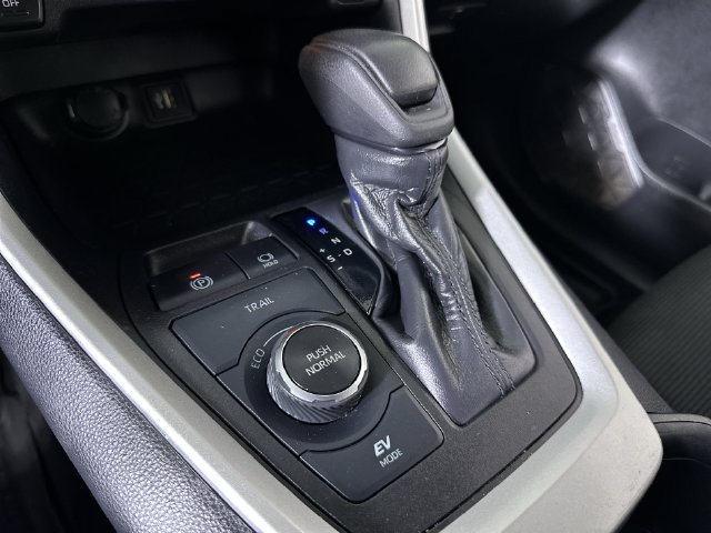 Used 2024 Toyota RAV4 LE AWD/4WD image 16