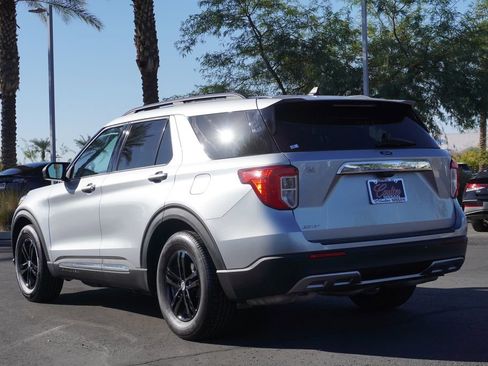 Used 2022 Ford Explorer XLT w/ Equipment Group 202A image 3
