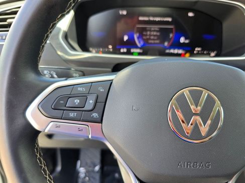 Used 2024 Volkswagen Tiguan SE FWD image 18