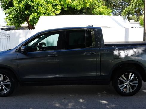Used 2017 Honda Ridgeline RTS image 3