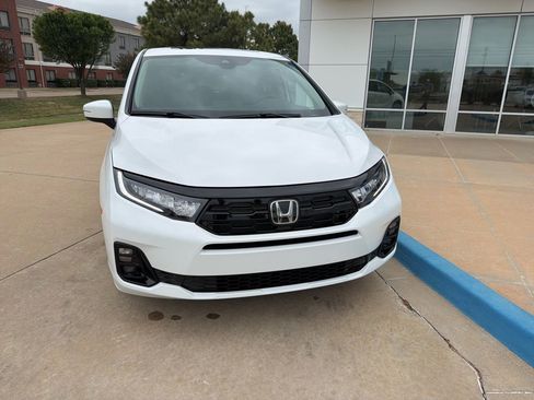 New 2026 Honda Odyssey Elite image 2