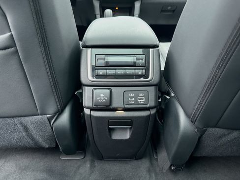 Used 2025 Subaru Ascent Touring AWD/4WD image 21