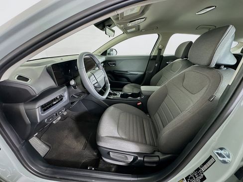 Used 2025 Kia K4 EX image 13