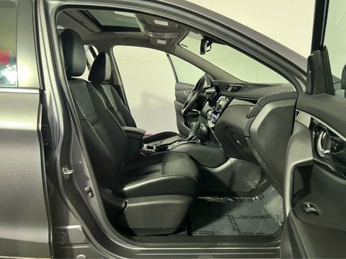 Certified 2019 Nissan Rogue Sport SL w/ Premium Package AWD/4WD image 28