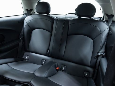 Used 2018 MINI Cooper 2-Door Hardtop image 21