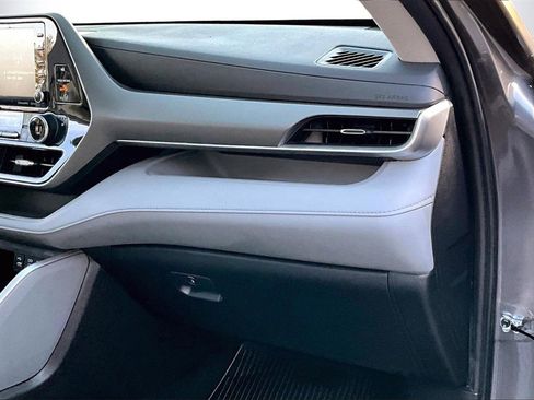 Used 2022 Toyota Highlander XLE image 20