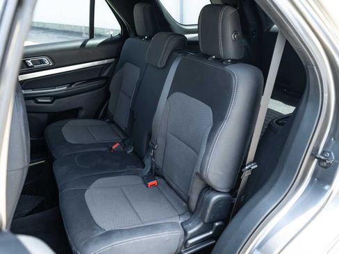 Used 2018 Ford Explorer XLT w/ Equipment Group 201A FWD image 14