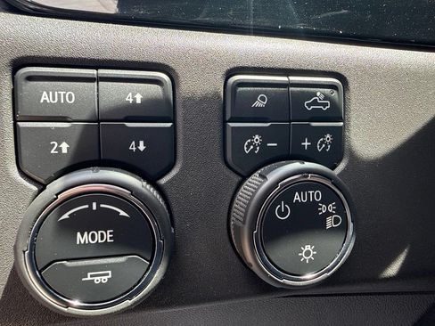 Used 2024 Chevrolet Silverado 1500 LT AWD/4WD image 29