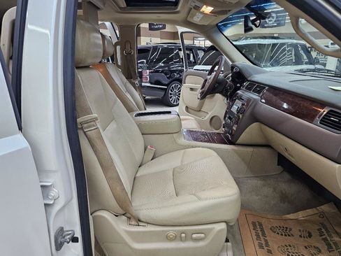 Used 2013 Chevrolet Suburban LTZ RWD image 20