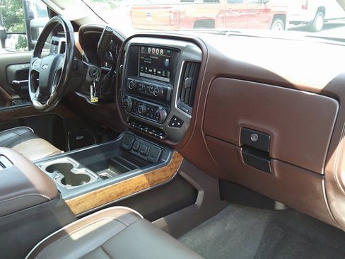 Used 2016 Chevrolet Silverado 2500 High Country w/ High Country Premium Package AWD/4WD image 17