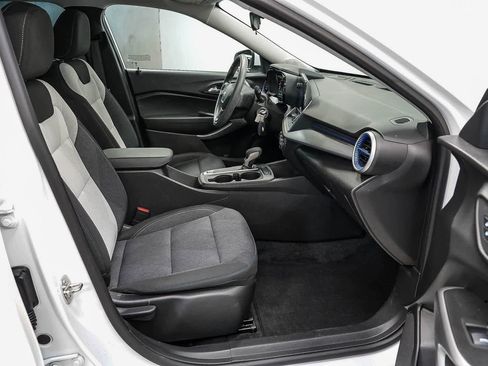 Used 2024 Chevrolet Trax LS w/ LS Convenience Package FWD image 16