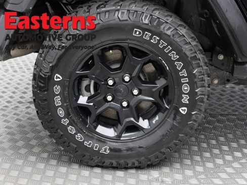 Used 2023 Jeep Wrangler Unlimited w/ Cold Weather Group AWD/4WD image 30
