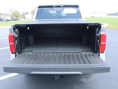 Certified 2025 Toyota Tacoma SR5 AWD/4WD image 7