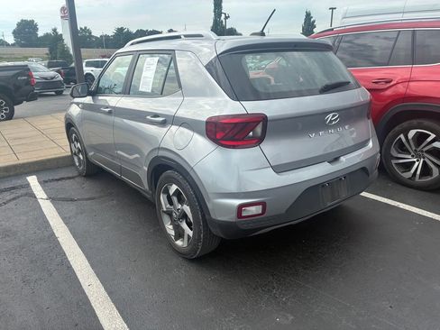 Used 2025 Hyundai Venue SEL FWD image 3