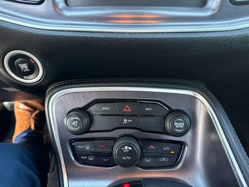 Used 2015 Dodge Challenger SXT RWD image 15