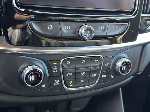 Certified 2023 Chevrolet Traverse LT w/ Rear Camera Mirror Package image 25