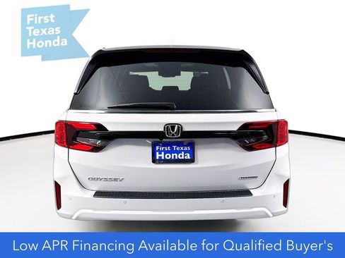 New 2026 Honda Odyssey Touring image 7