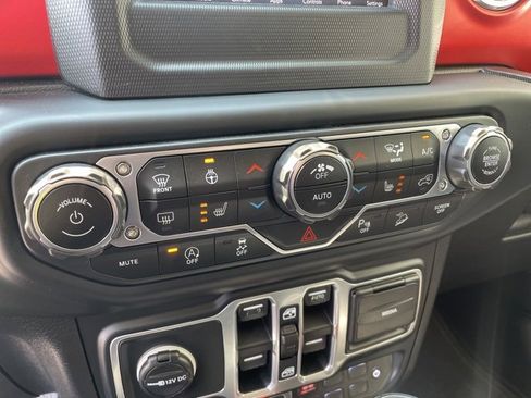 Used 2018 Jeep Wrangler Unlimited Rubicon w/ Safety Group image 29