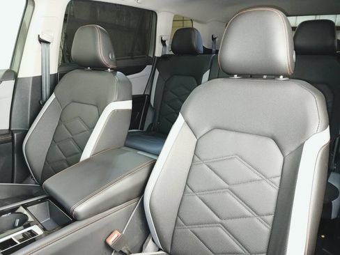 Used 2025 Volkswagen Atlas Peak Edition SE AWD/4WD image 11